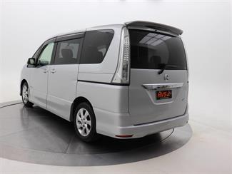 2013 Nissan Serena - Thumbnail