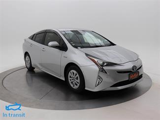 2018 Toyota Prius - Thumbnail