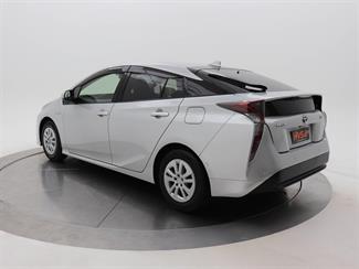 2018 Toyota Prius - Thumbnail