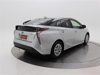 2018 Toyota Prius - Thumbnail