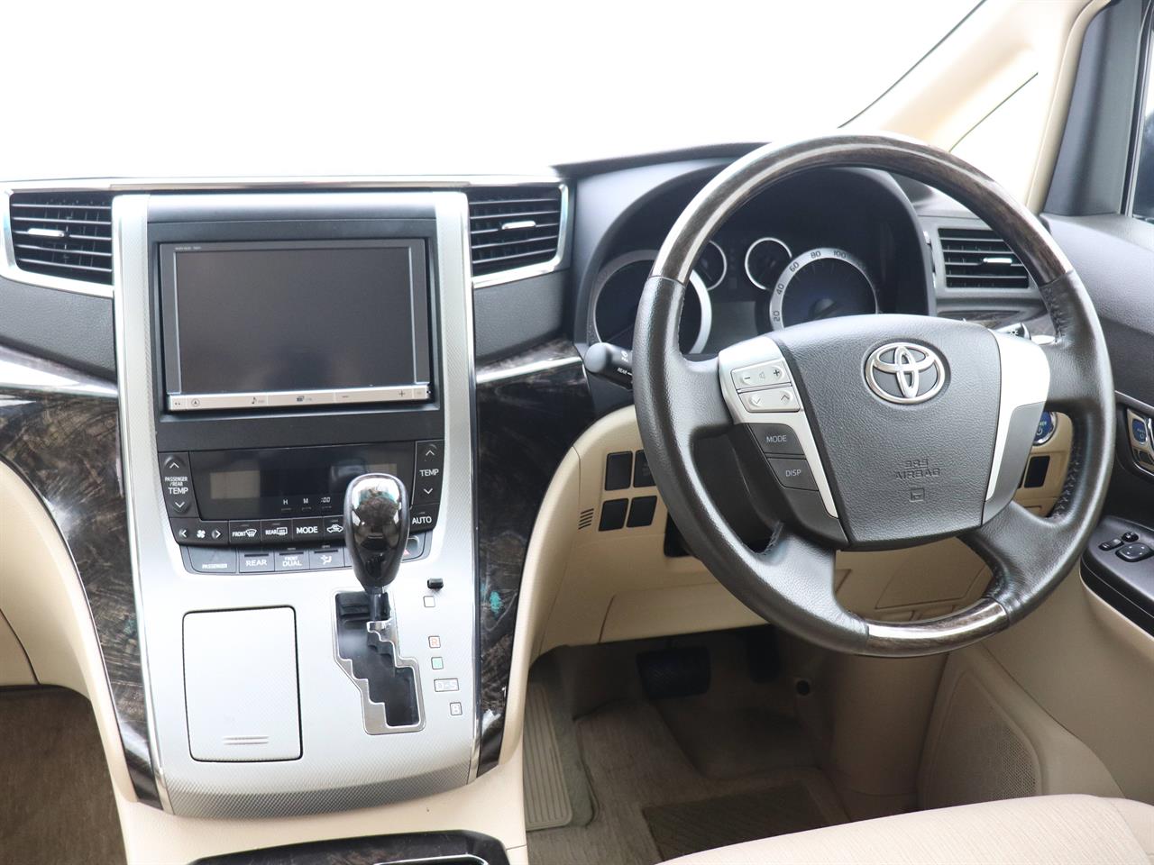 2013 Toyota Alphard