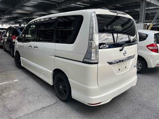 2014 Nissan Serena - Thumbnail