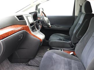 2010 Toyota Vellfire - Thumbnail