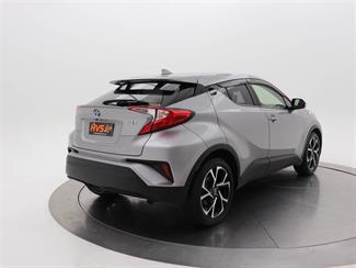 2017 Toyota C-HR - Thumbnail