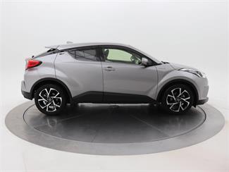 2017 Toyota C-HR - Thumbnail