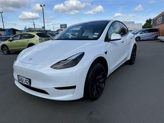 2022 Tesla Model Y - Thumbnail