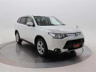 2015 Mitsubishi Outlander - Thumbnail