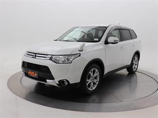 2015 Mitsubishi Outlander - Thumbnail