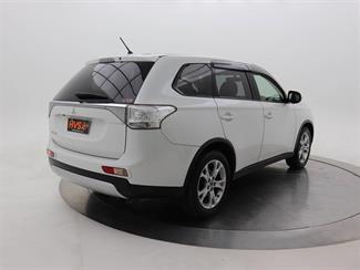 2015 Mitsubishi Outlander - Thumbnail