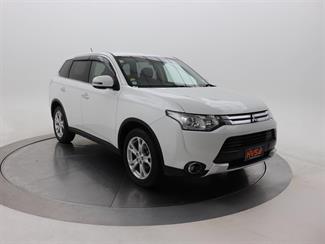 2014 Mitsubishi Outlander - Thumbnail