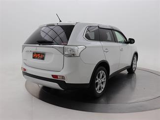 2014 Mitsubishi Outlander - Thumbnail