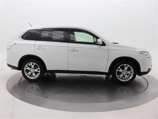 2014 Mitsubishi Outlander - Thumbnail