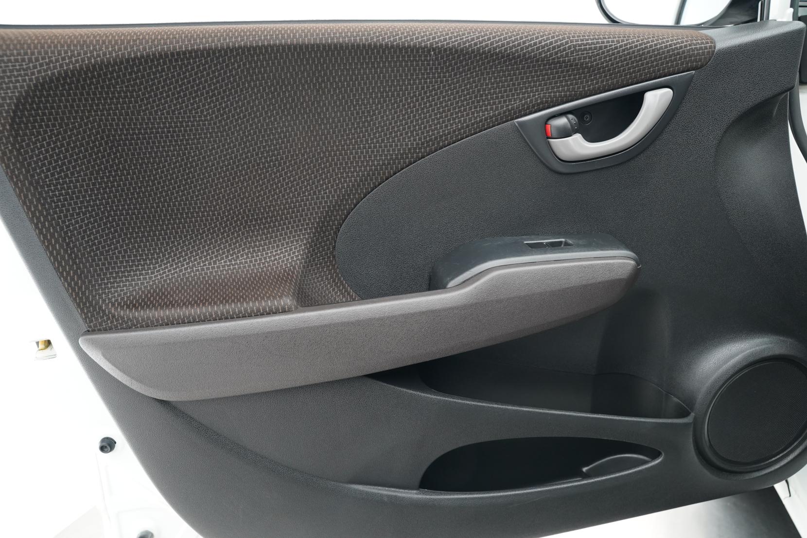 Honda Fit ARIA Shuttle Hybrid