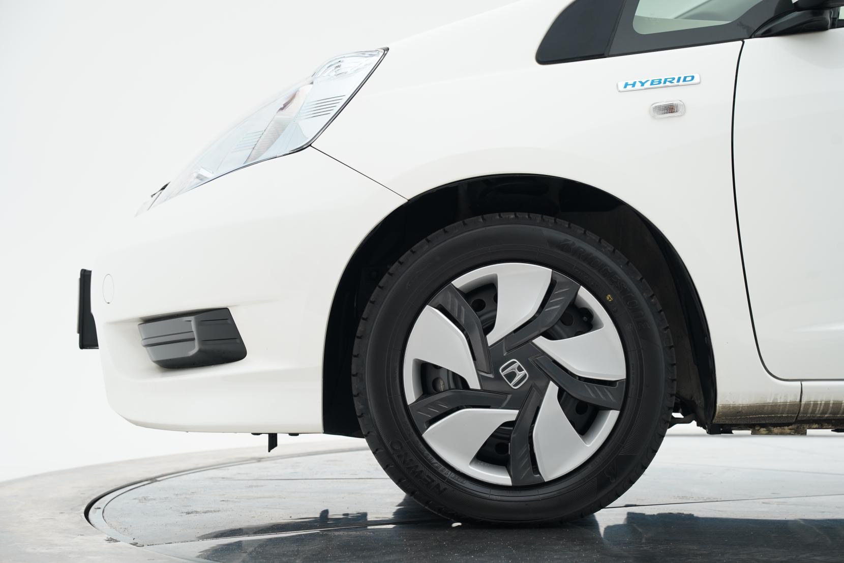 Honda Fit ARIA Shuttle Hybrid