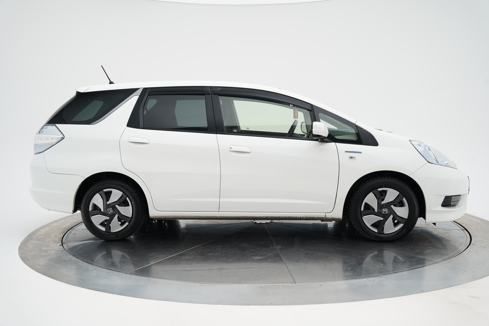 Honda Fit ARIA Shuttle Hybrid