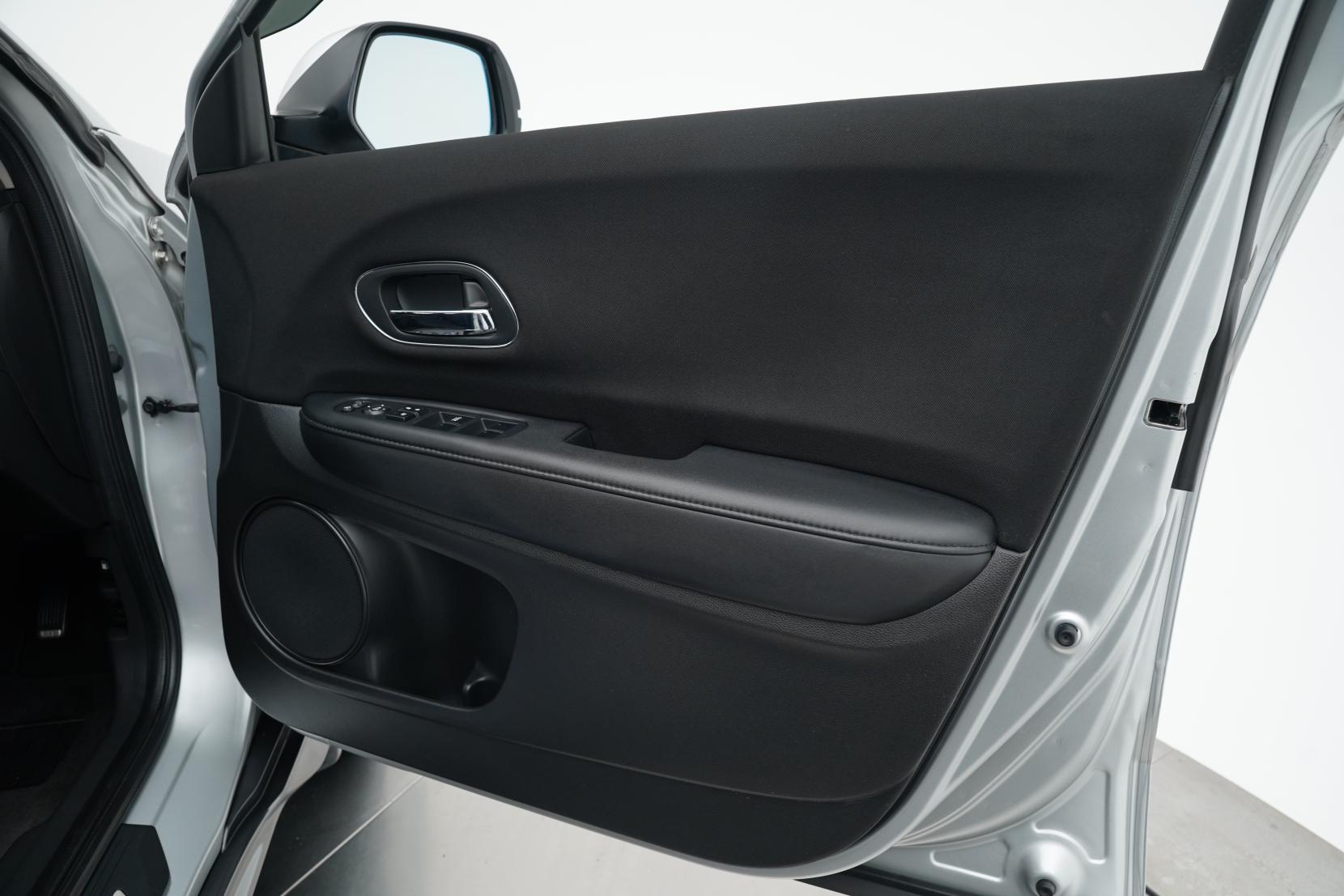 Honda Vezel 1.5 HYBRID HR-V Hybrid 4WD X