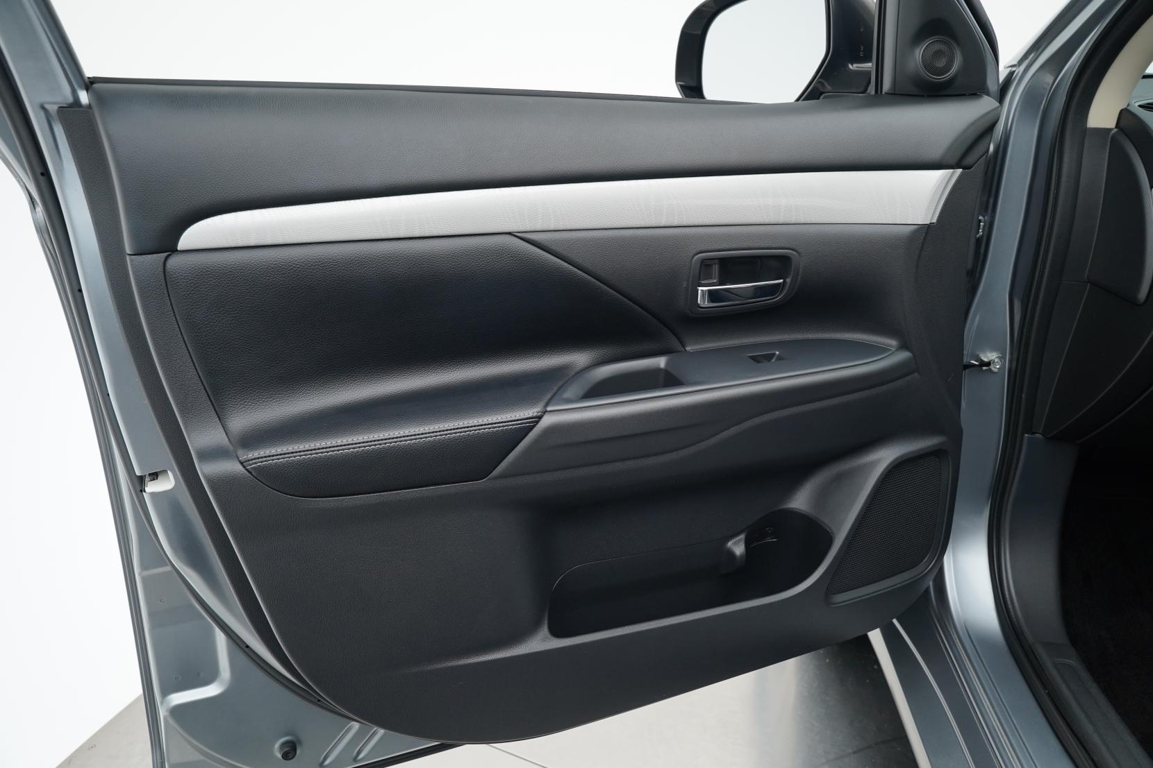 Mitsubishi Outlander 2.4 PHEV Phev G 4WD 