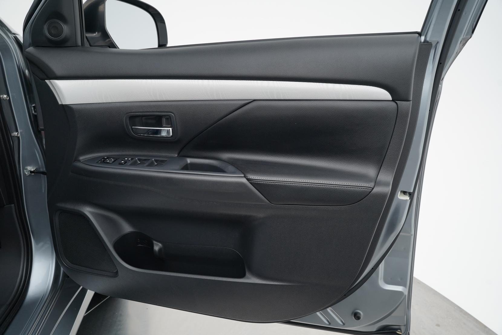 Mitsubishi Outlander 2.4 PHEV Phev G 4WD 