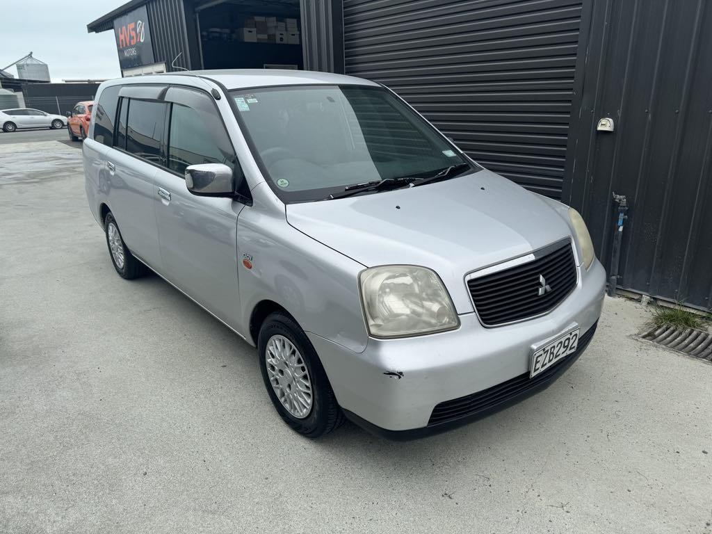 Mitsubishi Dion 2.0 2L 7 Seater