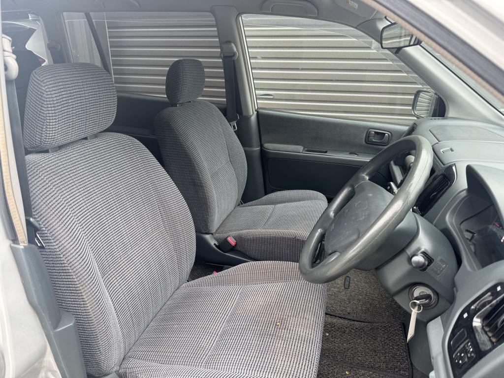 Mitsubishi Dion 2.0 2L 7 Seater