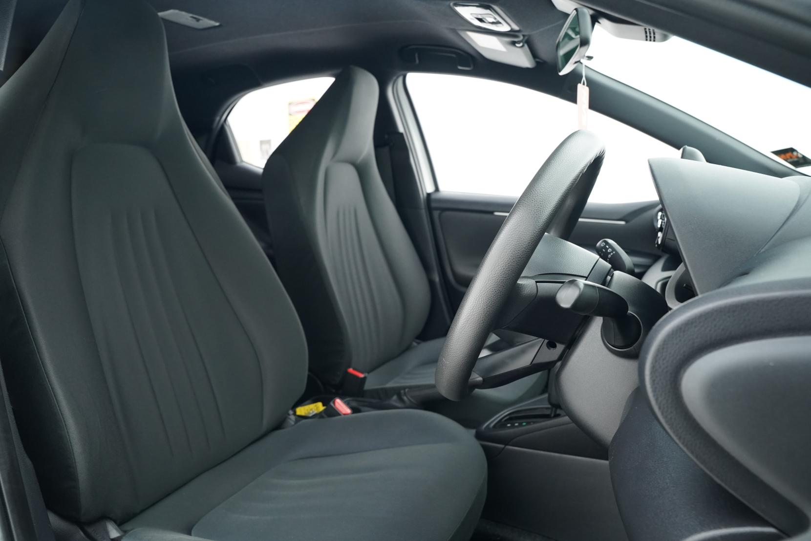 Toyota Yaris 1.5 Hybrid X