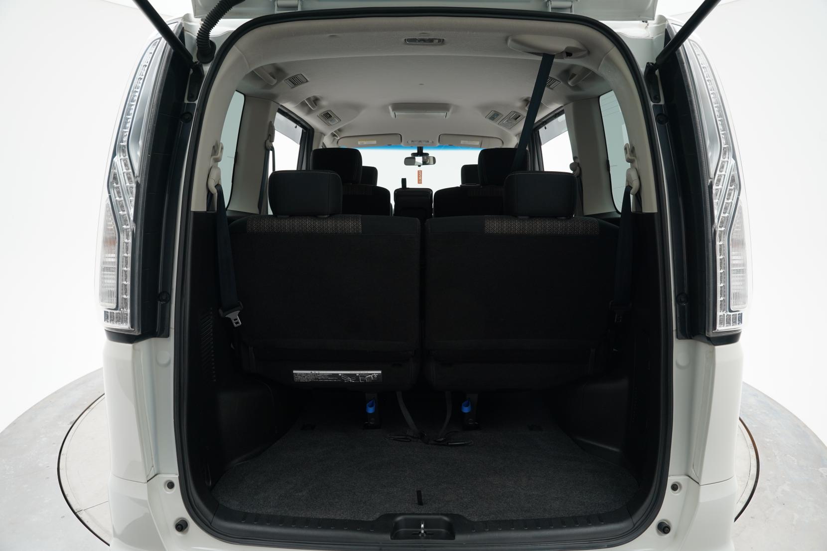 Nissan Serena (1991 – present) 2.0 Hybrid Highway Star V Selection