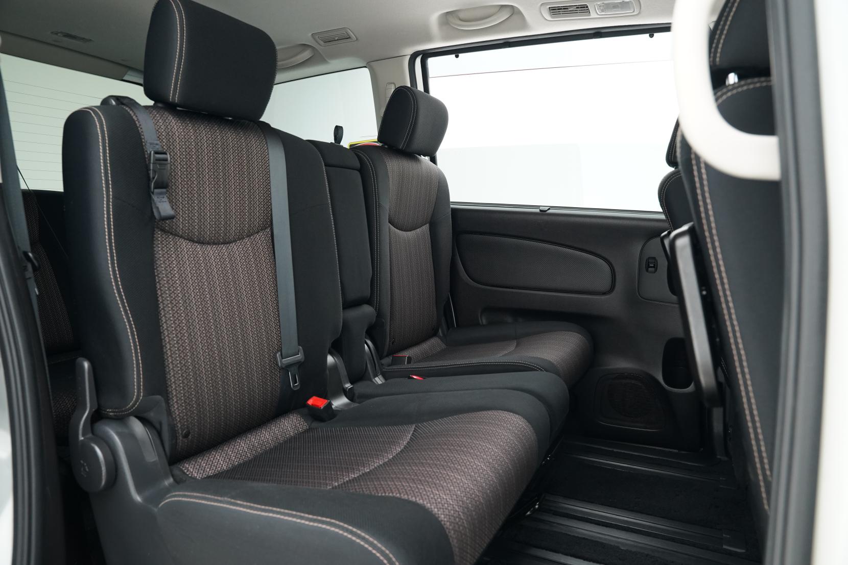 Nissan Serena (1991 – present) 2.0 Hybrid Highway Star V Selection