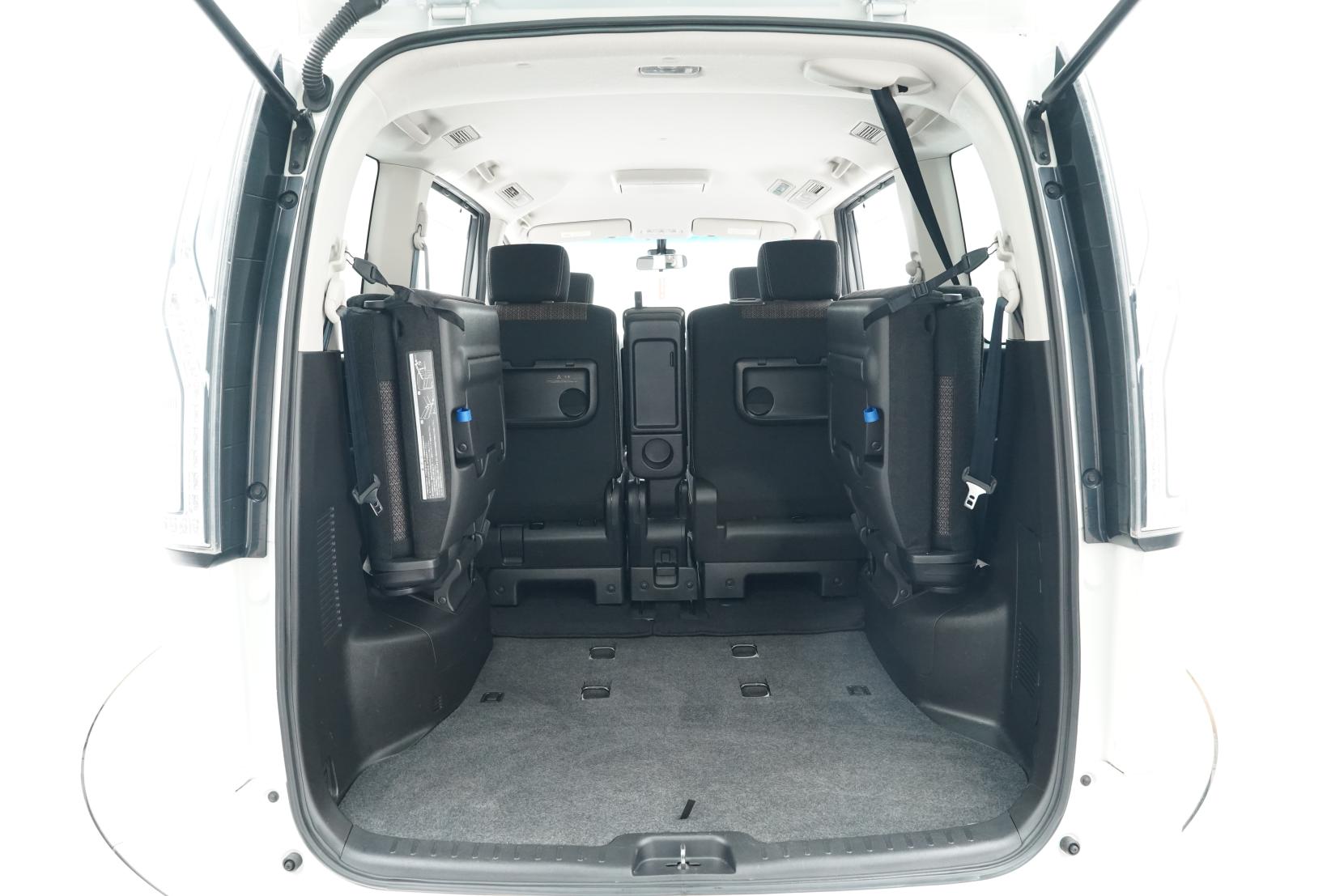 Nissan Serena (1991 – present) 2.0 Hybrid Highway Star V Selection