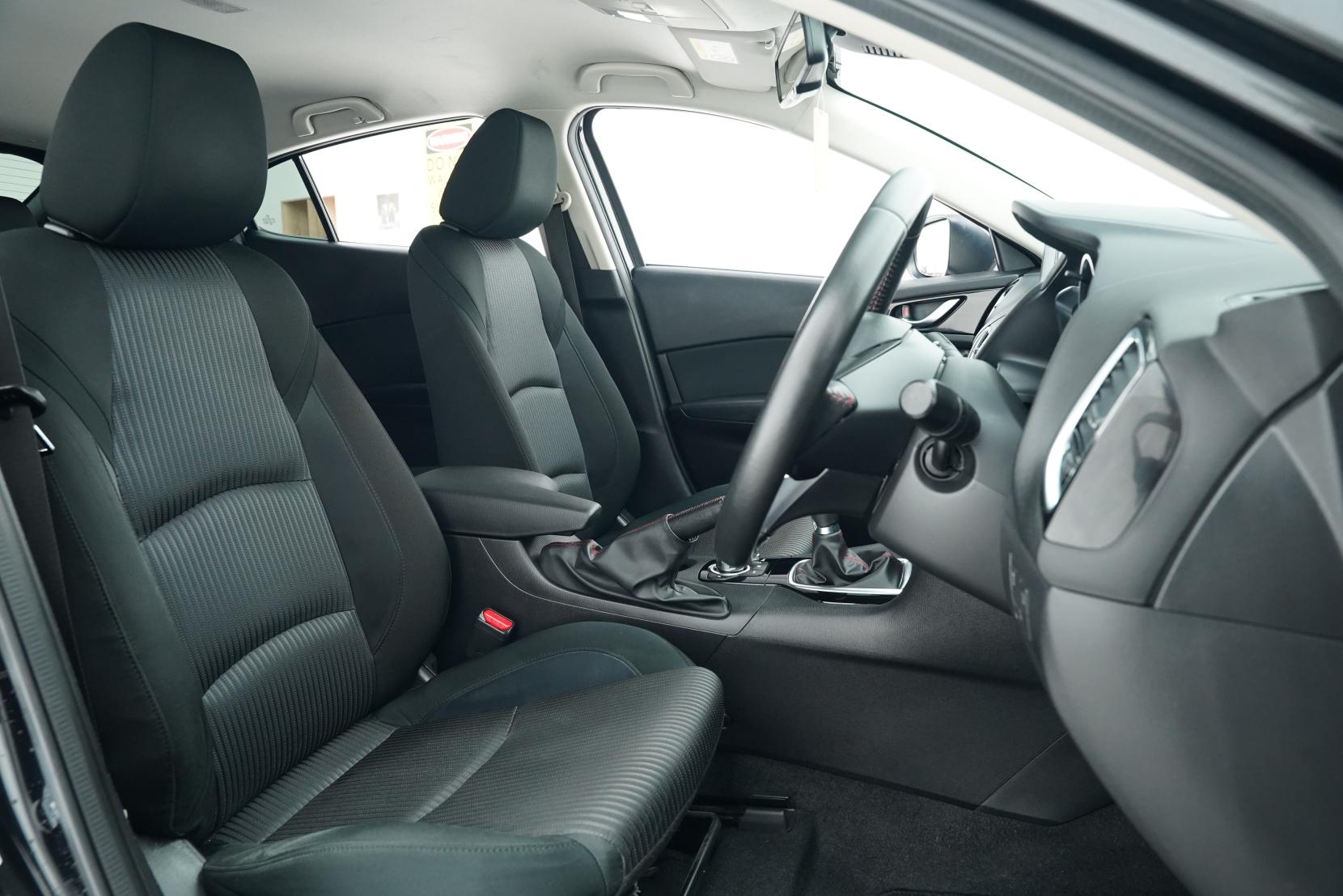 Mazda Axela 2.0 20S Touring
