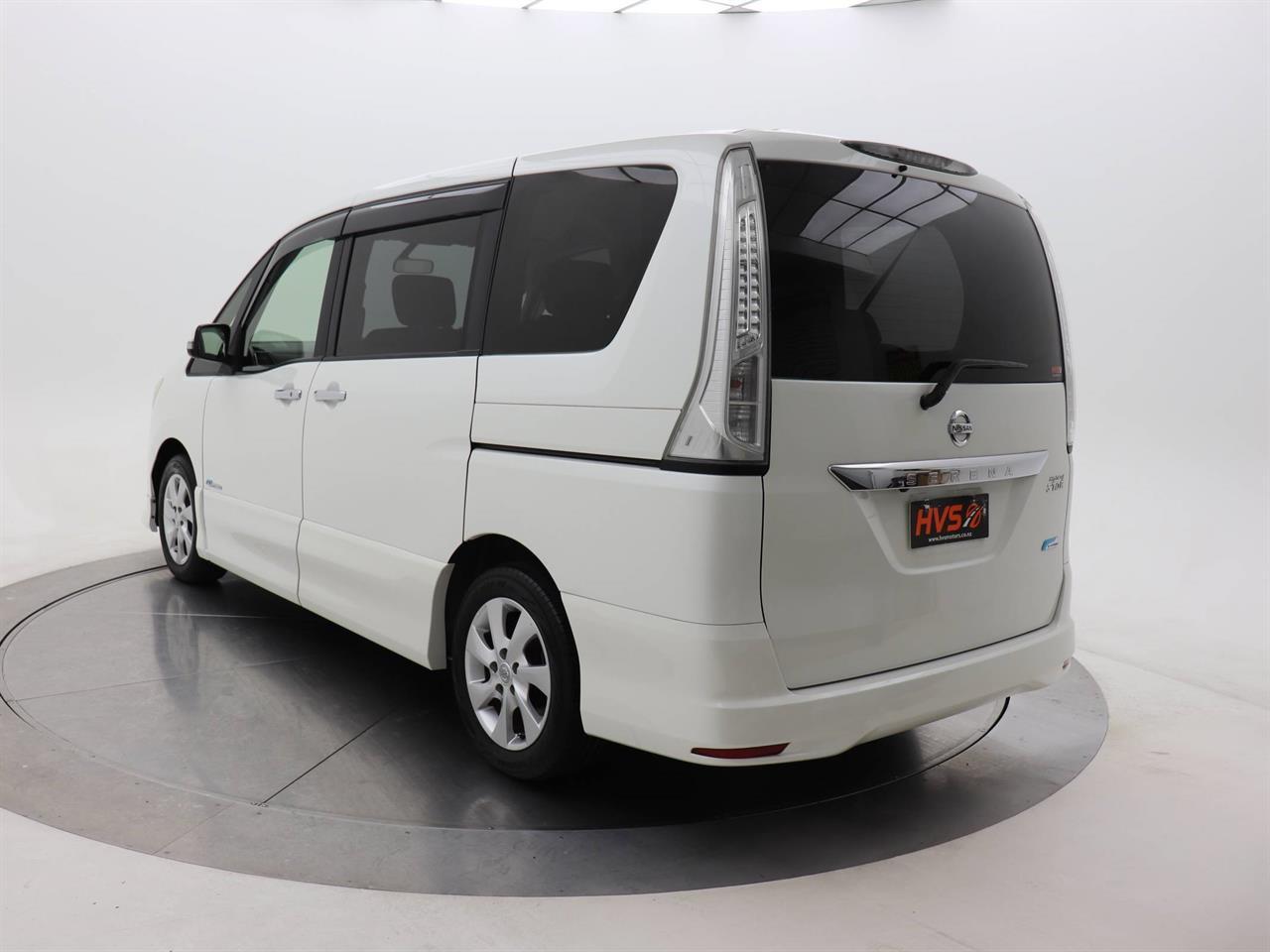 Nissan Serena 2.0 Highway Star Hybrid