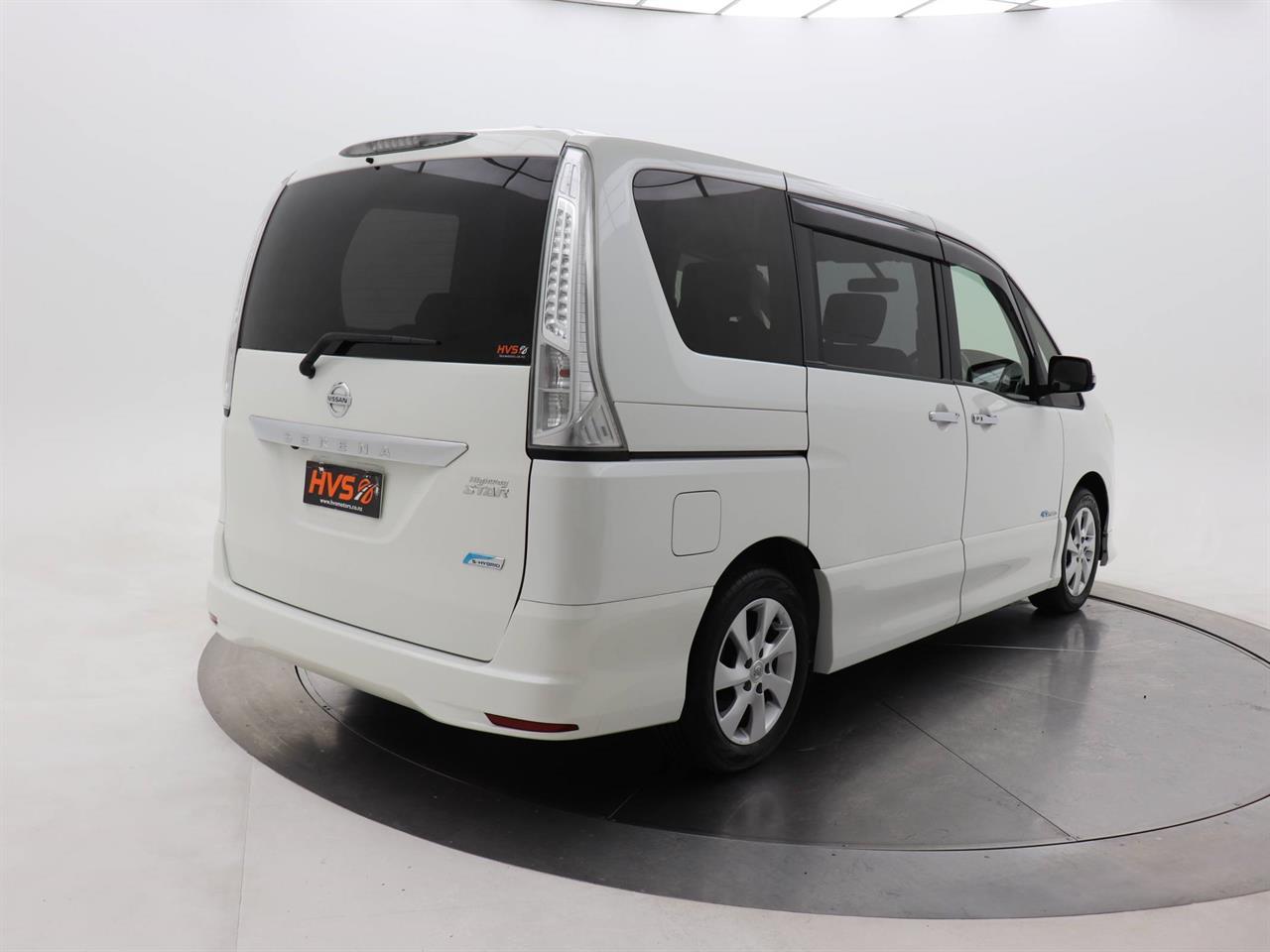 Nissan Serena 2.0 Highway Star Hybrid