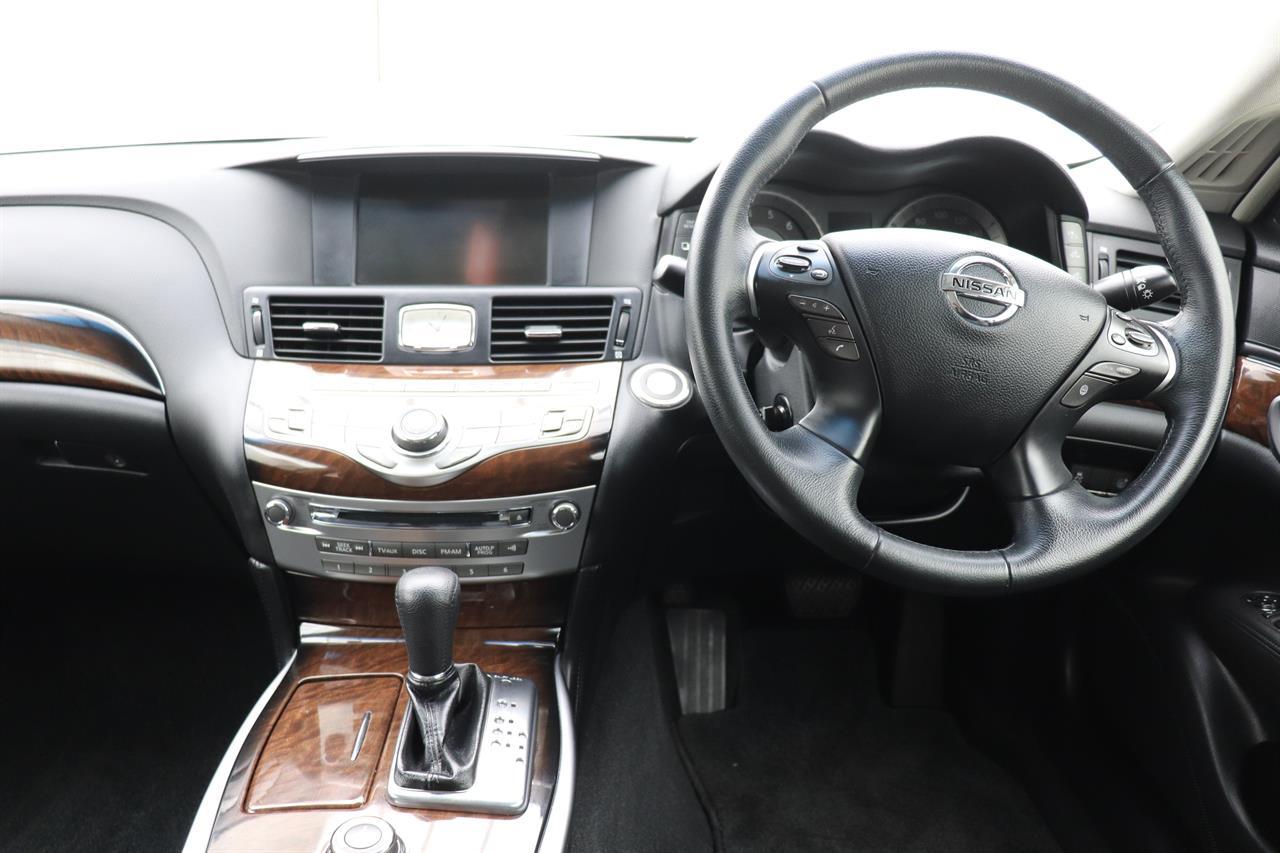 Nissan Fuga 3.5 Hybrid Y51