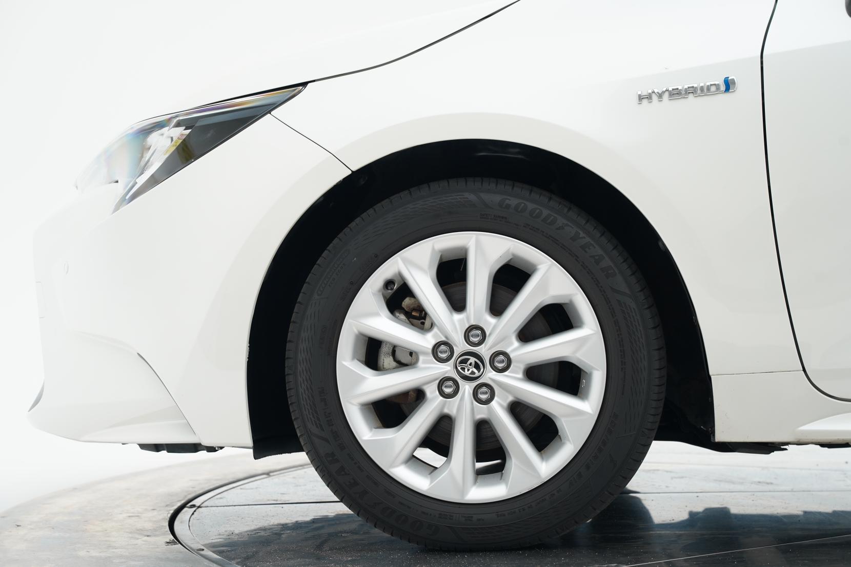 Toyota Corolla 1.8 TOURING HYBRID S