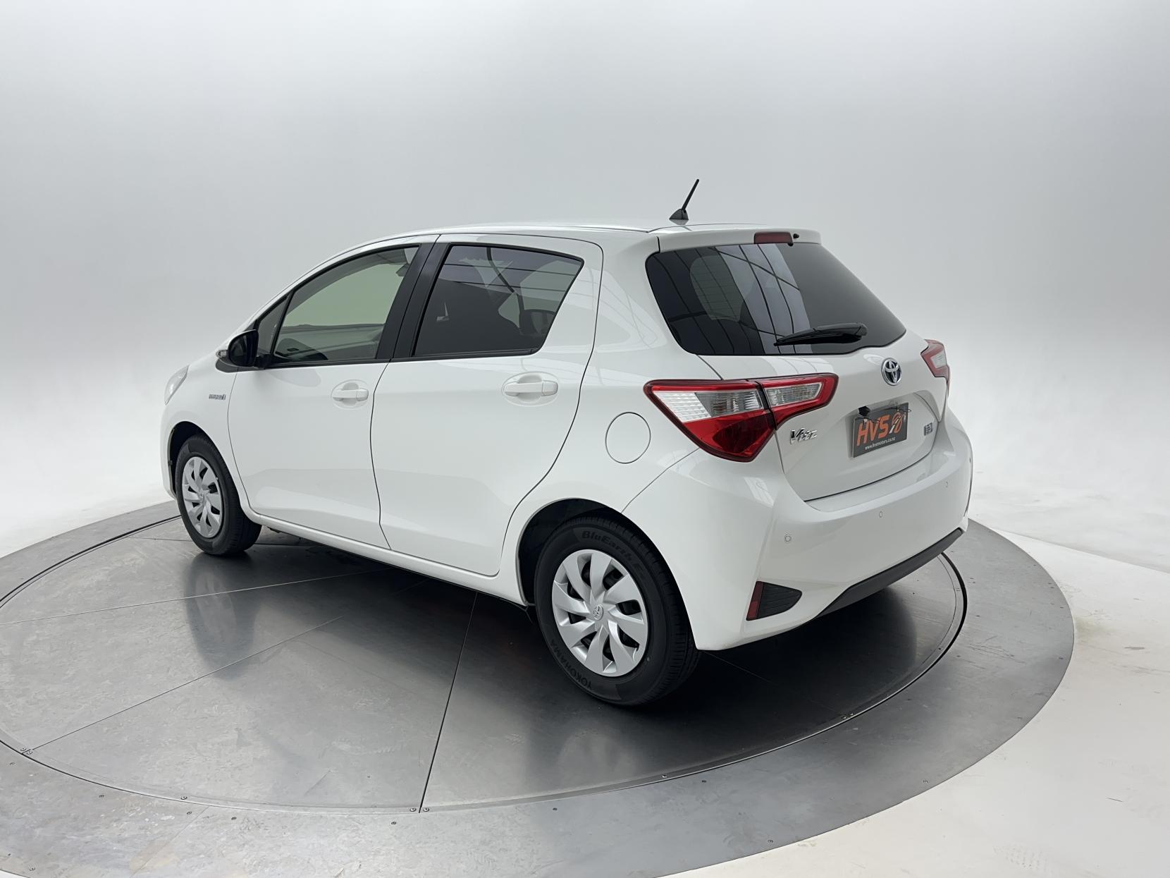 Toyota Vitz HYBRID F