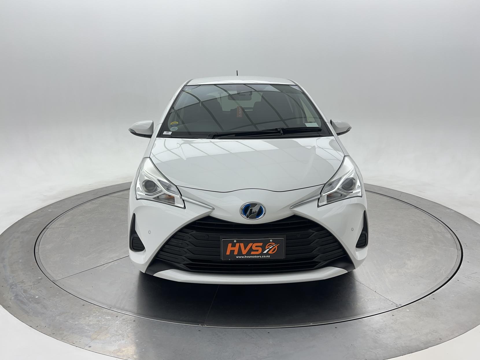 Toyota Vitz HYBRID F