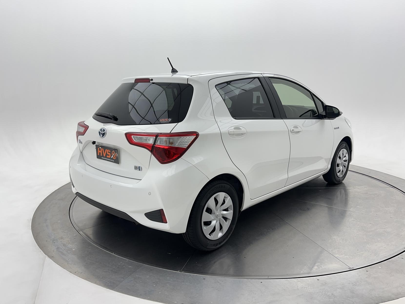 Toyota Vitz HYBRID F