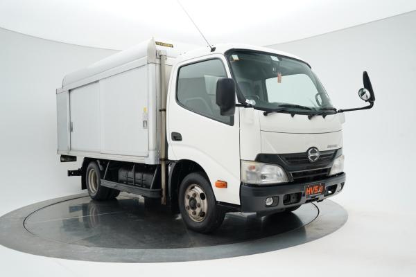 Hino Dutro  4.0 Bottle Truck