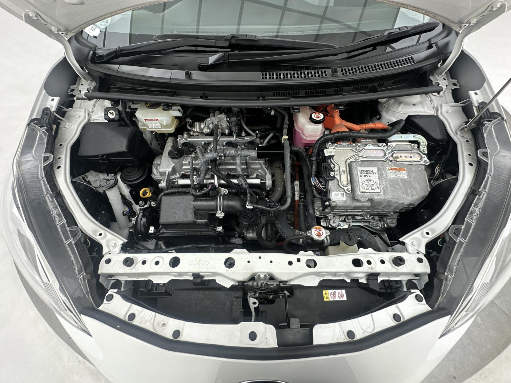 Toyota Aqua 1.5 Hybrid L