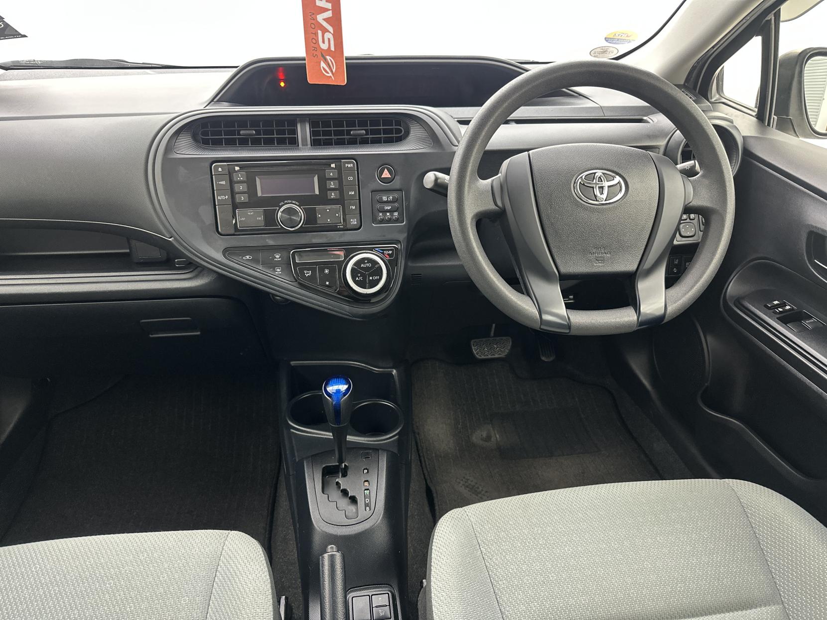 Toyota Aqua 1.5 Hybrid L