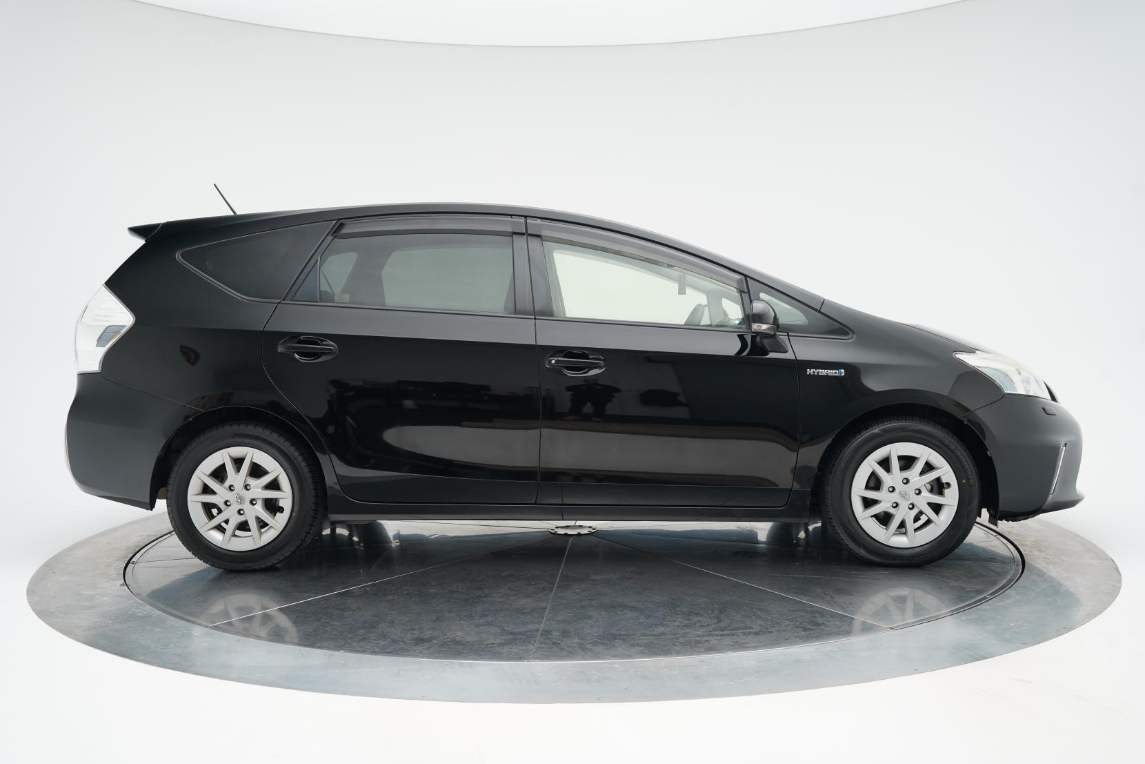 Toyota Prius Alpha S 5 Seater
