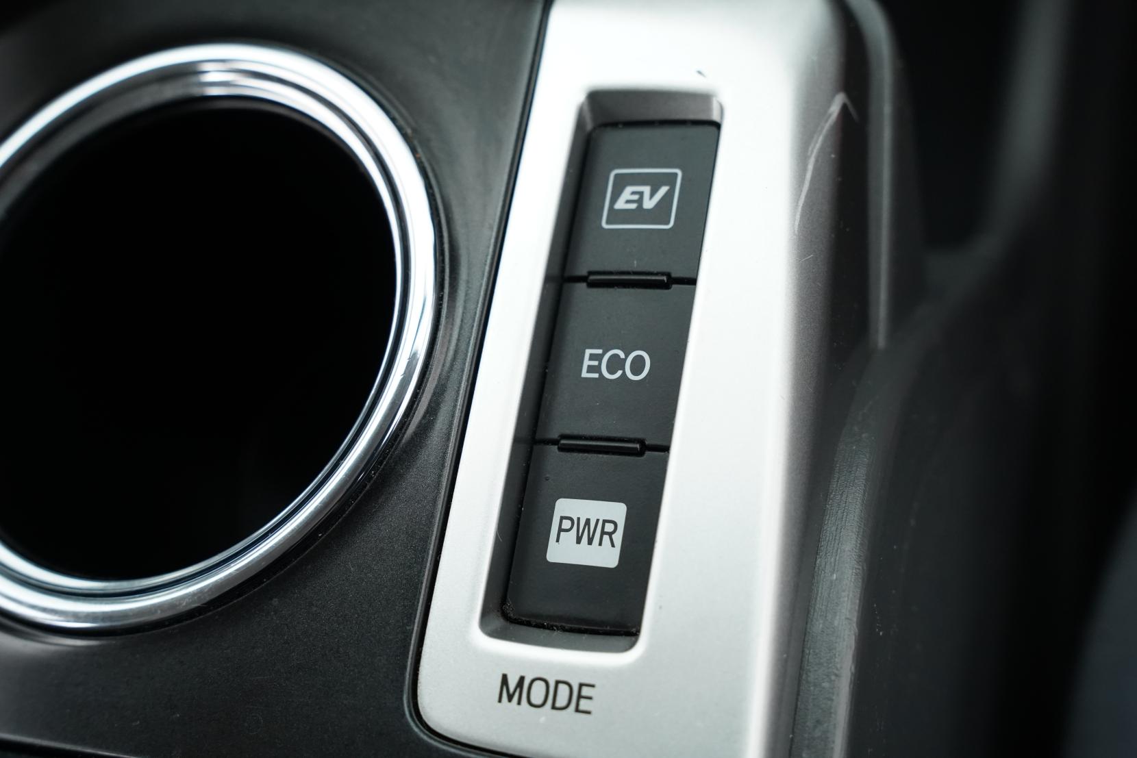Toyota Prius Alpha S 5 Seater