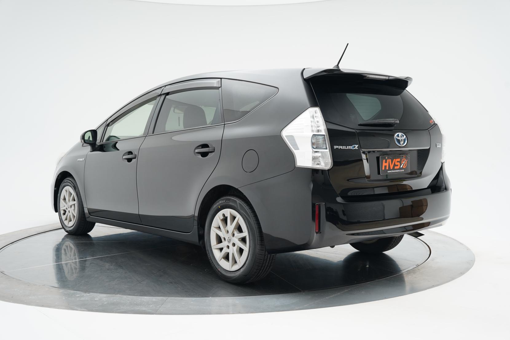Toyota Prius Alpha S 5 Seater
