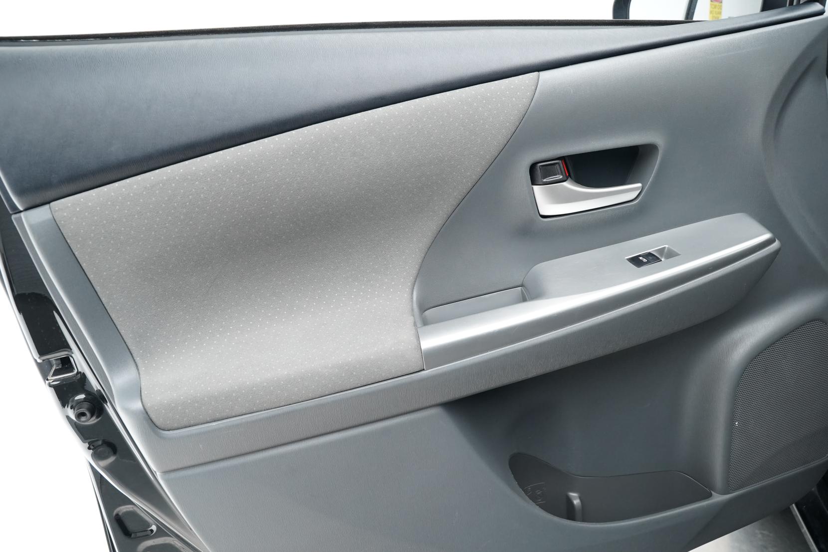 Toyota Prius Alpha S 5 Seater