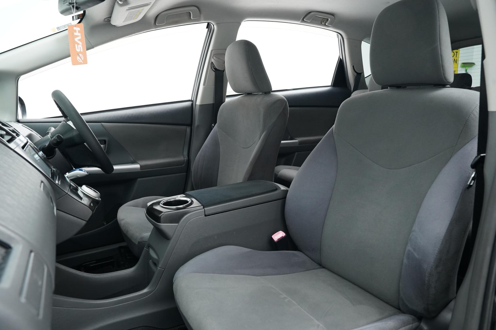 Toyota Prius Alpha S 5 Seater
