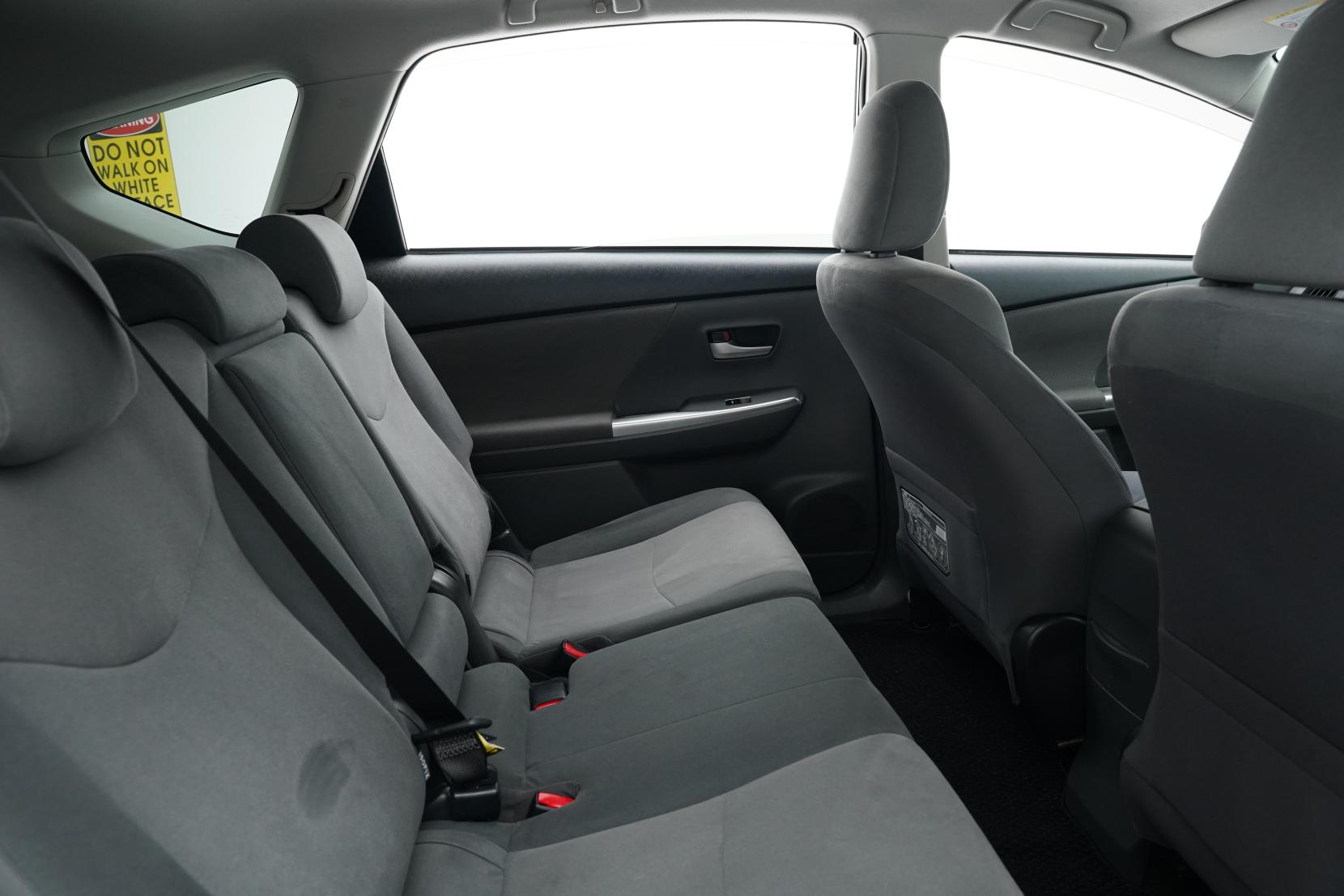 Toyota Prius Alpha S 5 Seater