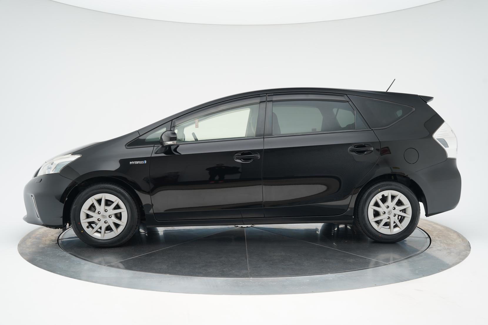 Toyota Prius Alpha S 5 Seater