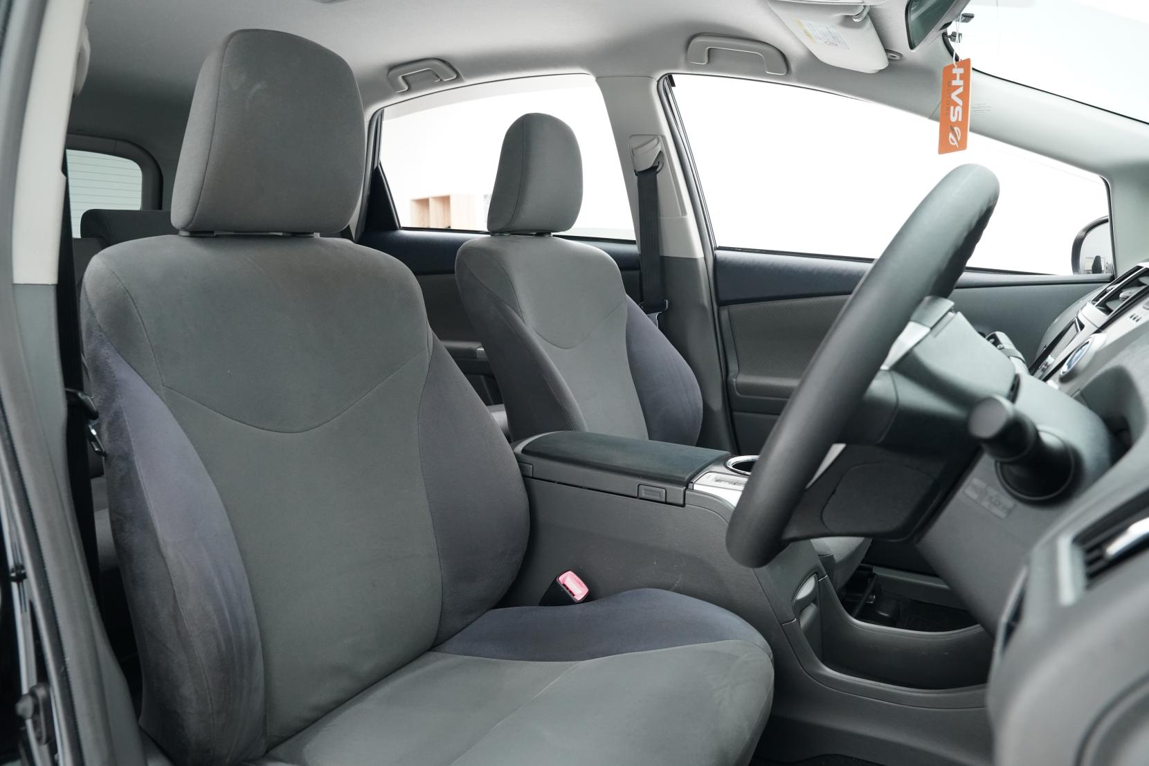 Toyota Prius Alpha S 5 Seater