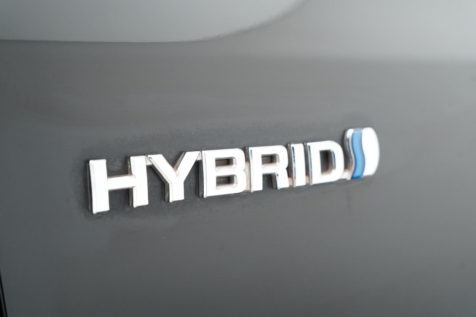Toyota Prius Alpha S 5 Seater