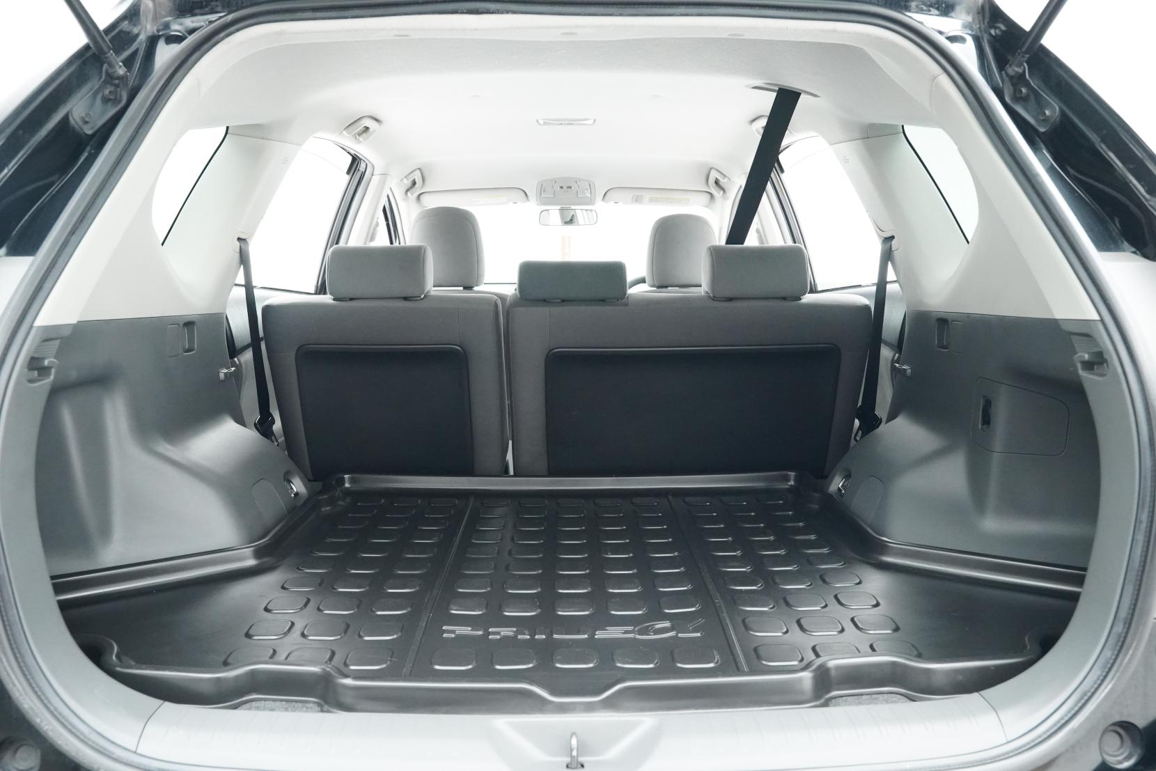 Toyota Prius Alpha S 5 Seater