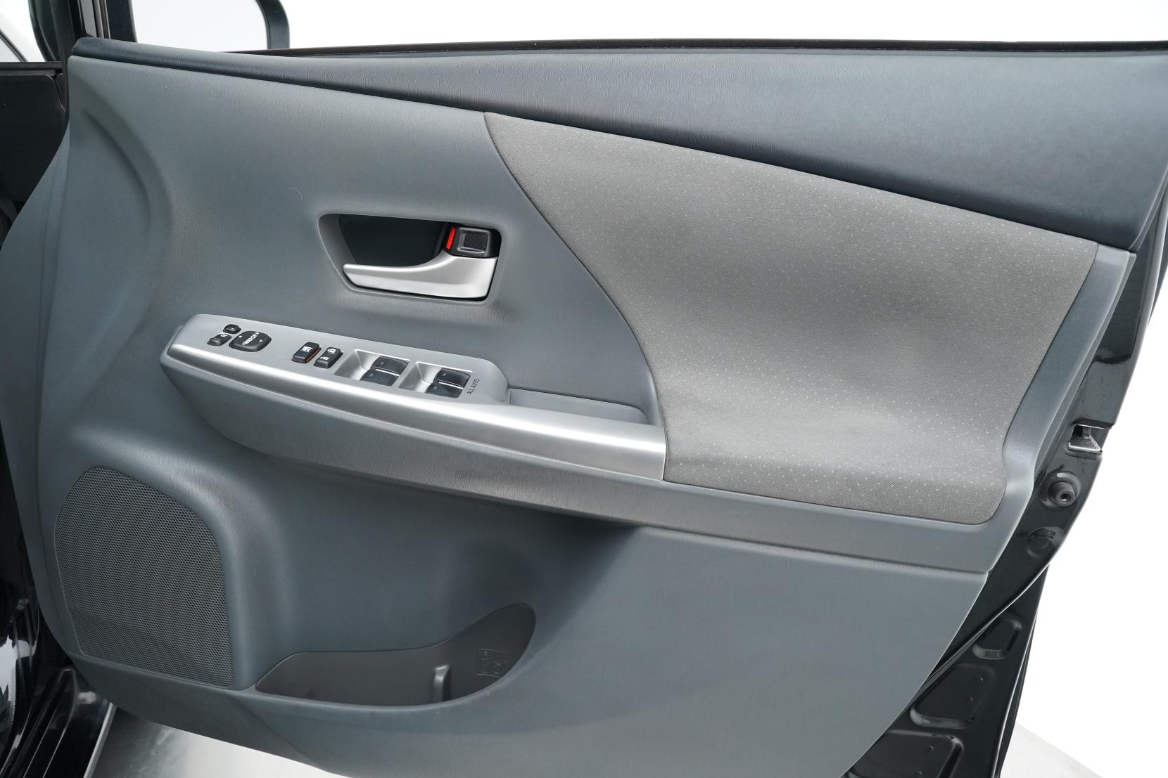 Toyota Prius Alpha S 5 Seater
